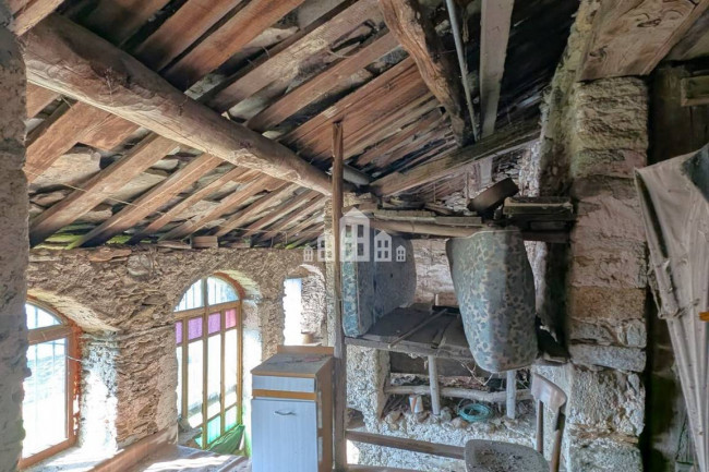 Fixer-upper for sale in Traversella