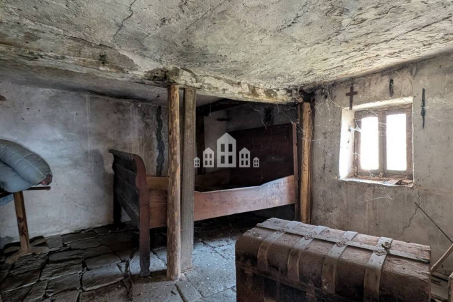 Fixer-upper for sale in Traversella