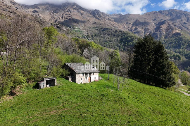 Fixer-upper for sale in Traversella