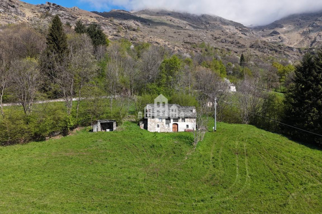 Fixer-upper for sale in Traversella