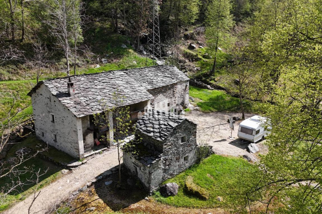 Fixer-upper for sale in Traversella