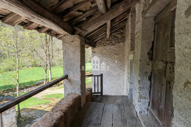 Fixer-upper for sale in Traversella