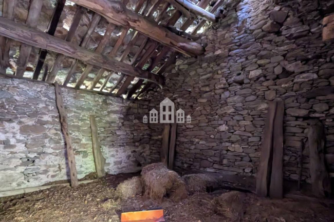 Fixer-upper for sale in Traversella