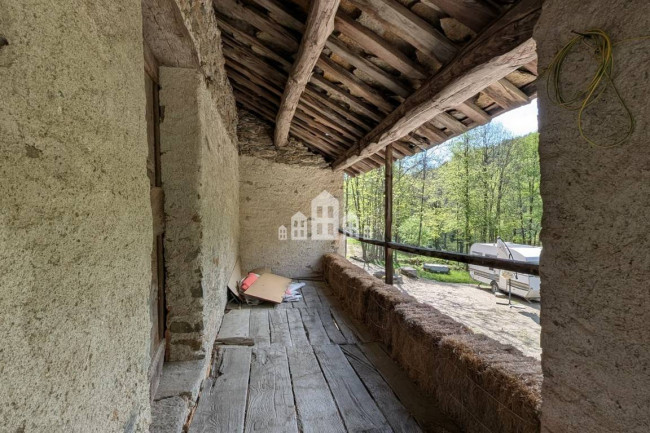 Fixer-upper for sale in Traversella