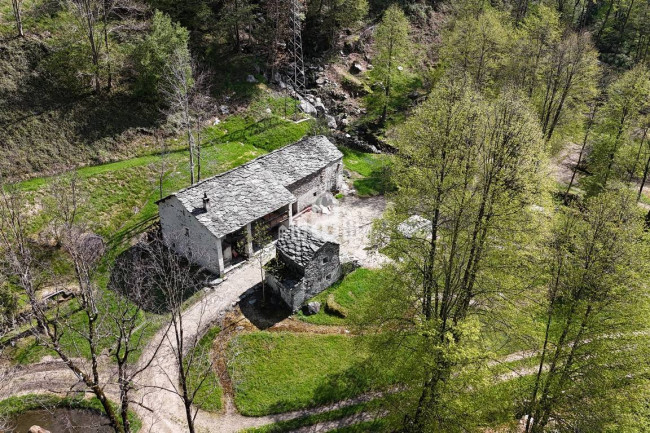 Fixer-upper for sale in Traversella