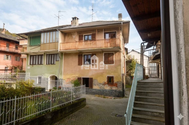 Casa semindipendente in vendita a Rueglio