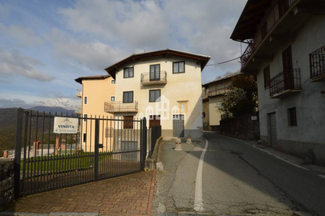 Bifamiliare in vendita a Val di Chy