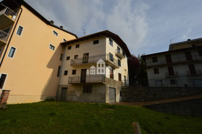 Bifamiliare in vendita a Val di Chy