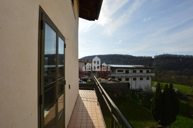 Bifamiliare in vendita a Val di Chy