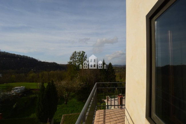 Bifamiliare in vendita a Val di Chy