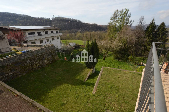 Bifamiliare in vendita a Val di Chy