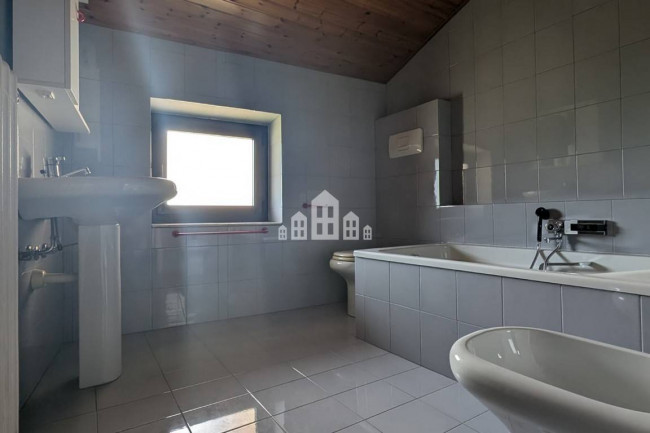 Bifamiliare in vendita a Val di Chy