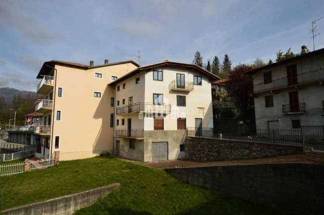 Bifamiliare in vendita a Val di Chy
