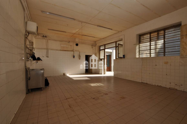 Locale commerciale in vendita a Feletto