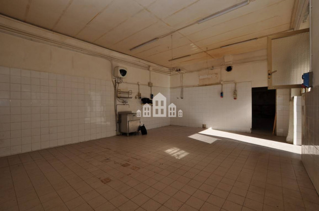 Locale commerciale in vendita a Feletto