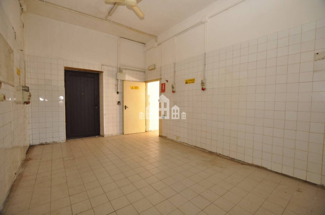 Locale commerciale in vendita a Feletto