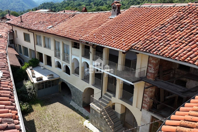 Casa semindipendente in vendita a Val di Chy