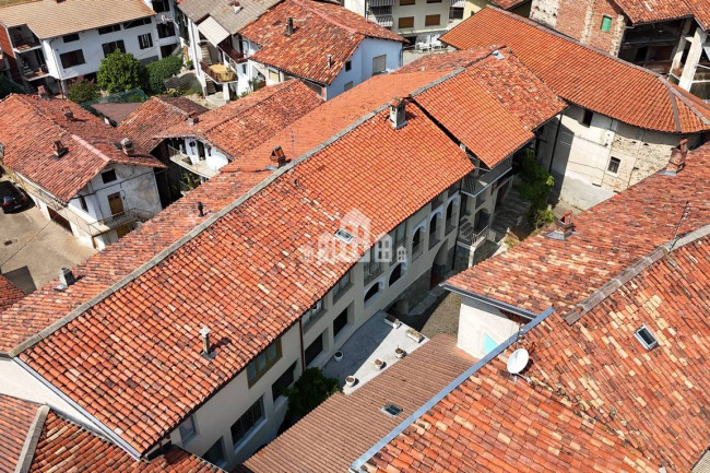 Casa semindipendente in vendita a Val di Chy