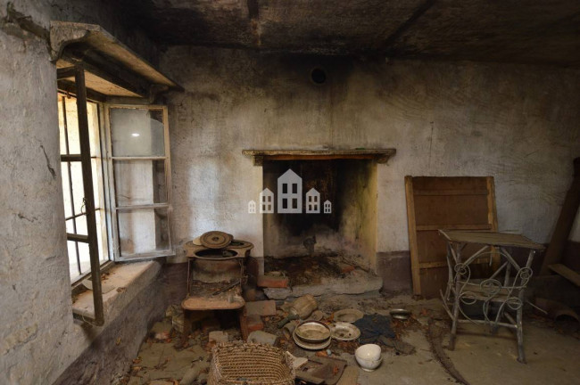 Rustico in vendita a Valchiusa