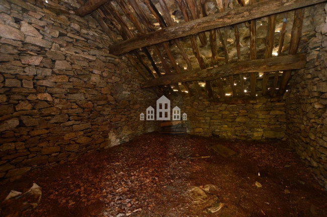 Rustico in vendita a Valchiusa
