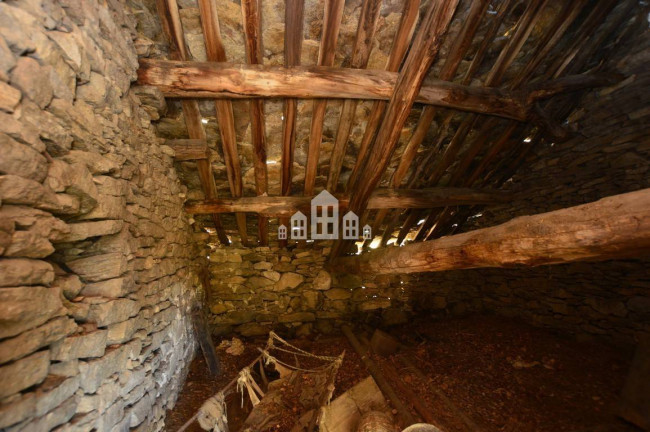 Rustico in vendita a Valchiusa