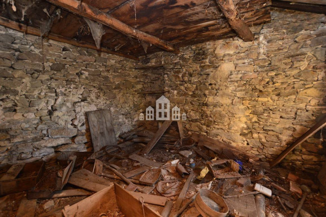 Rustico in vendita a Valchiusa