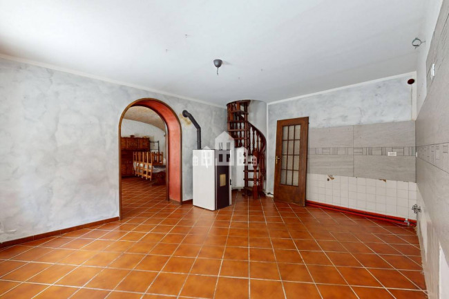 Half-duplex for sale in Lusigliè