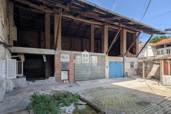 Half-duplex for sale in Lusigliè