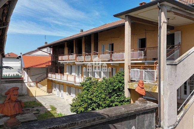 Half-duplex for sale in Lusigliè