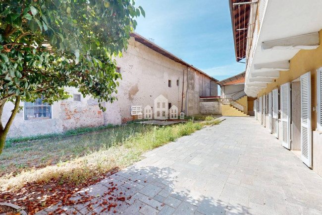 Half-duplex for sale in Lusigliè