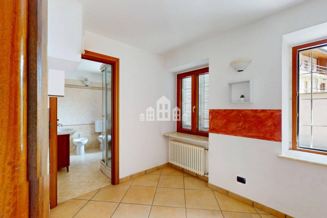 Half-duplex for sale in Lusigliè