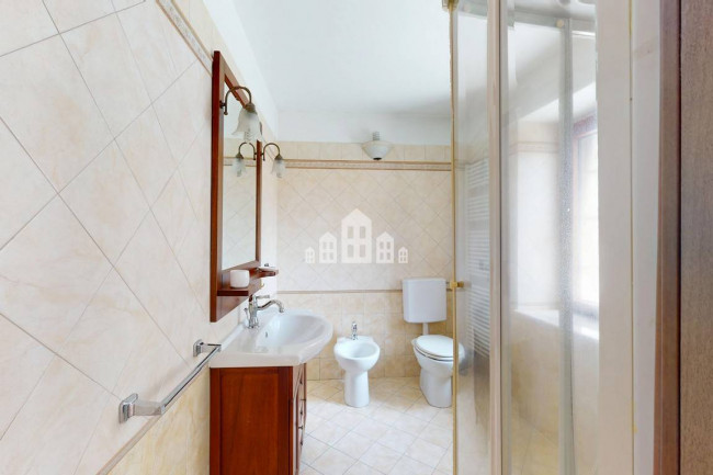 Half-duplex for sale in Lusigliè
