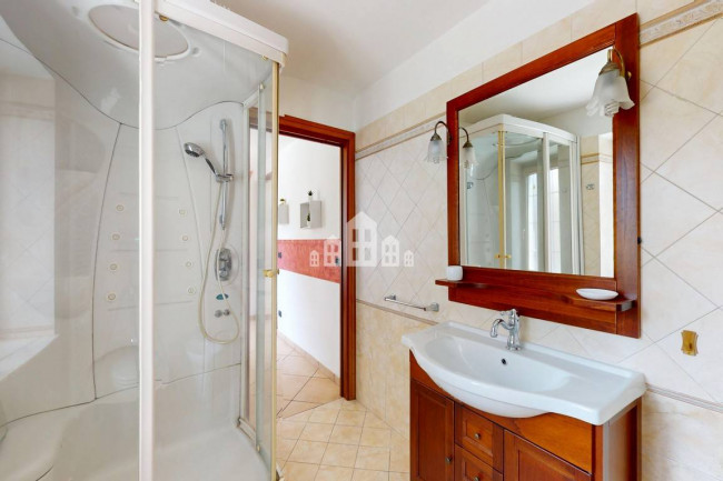 Half-duplex for sale in Lusigliè