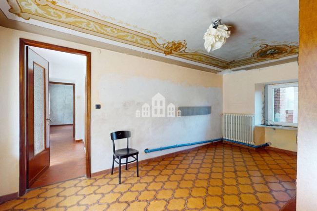 Half-duplex for sale in Lusigliè