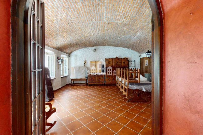 Half-duplex for sale in Lusigliè