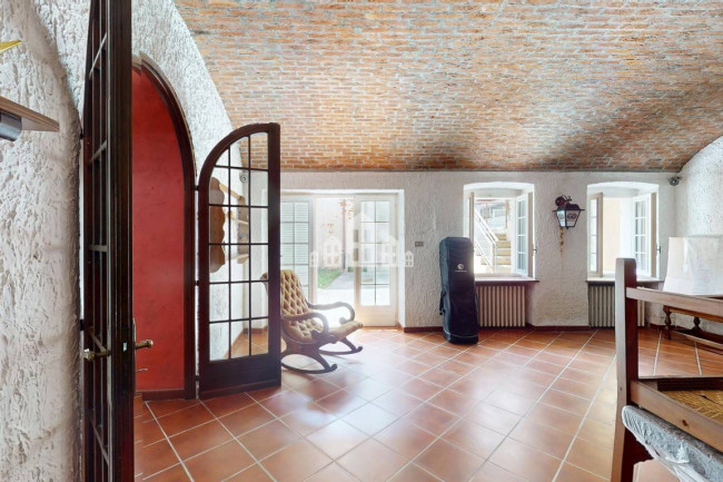 Half-duplex for sale in Lusigliè