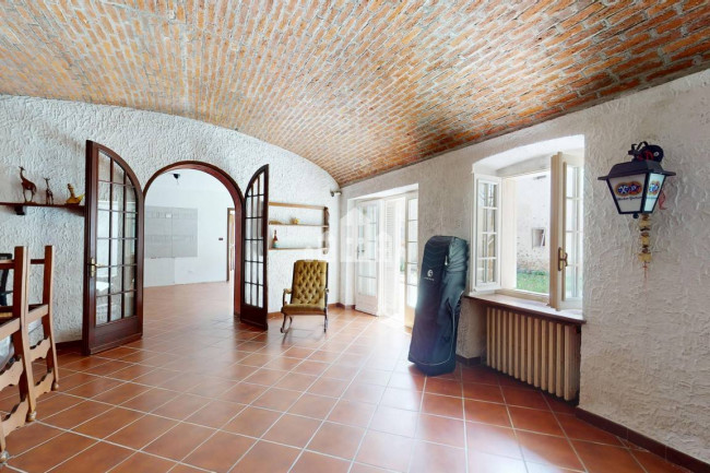 Half-duplex for sale in Lusigliè