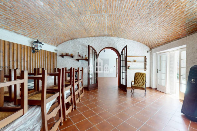 Half-duplex for sale in Lusigliè