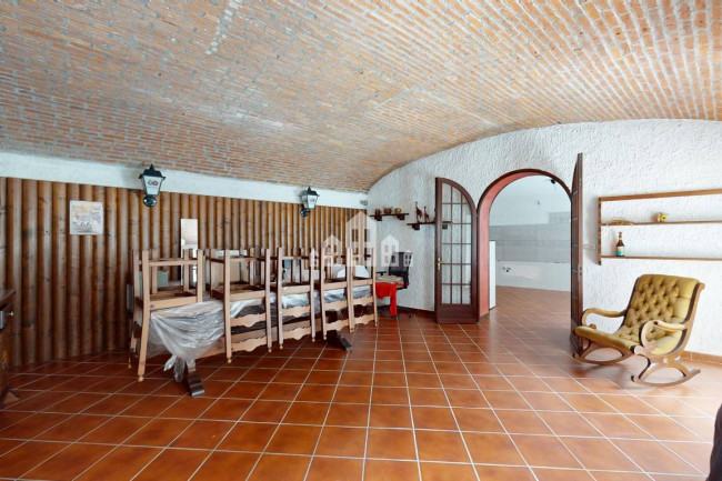 Half-duplex for sale in Lusigliè