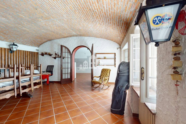 Half-duplex for sale in Lusigliè