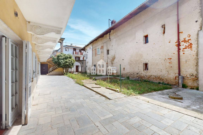 Half-duplex for sale in Lusigliè