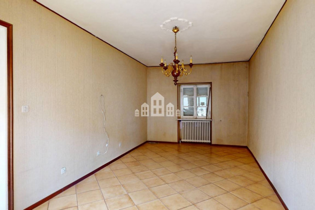 Half-duplex for sale in Lusigliè