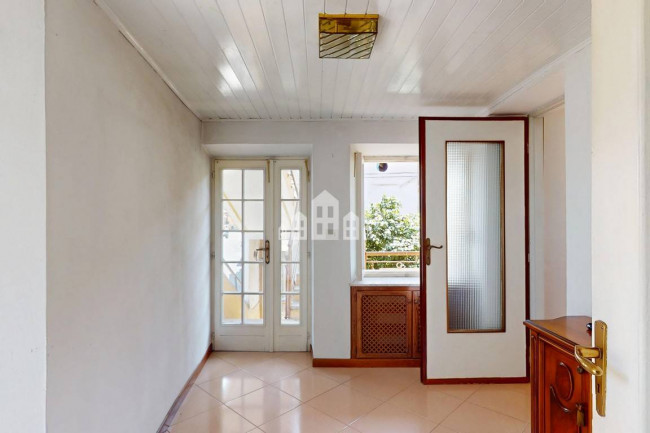 Half-duplex for sale in Lusigliè