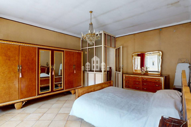 Half-duplex for sale in Lusigliè