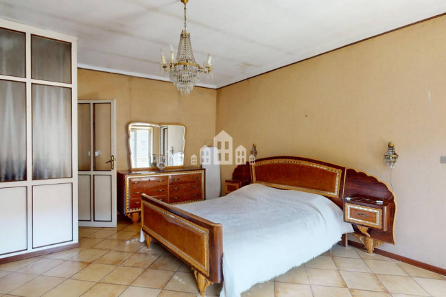 Half-duplex for sale in Lusigliè