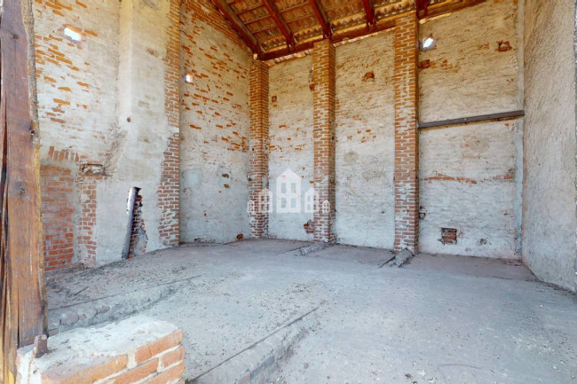 Half-duplex for sale in Lusigliè