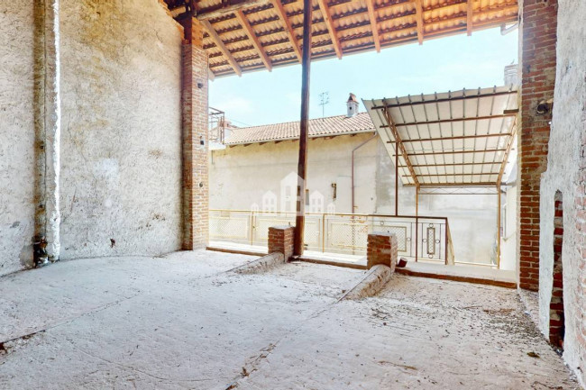 Half-duplex for sale in Lusigliè