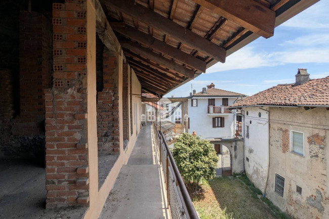 Half-duplex for sale in Lusigliè