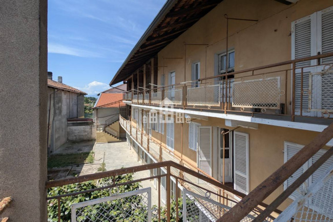 Half-duplex for sale in Lusigliè