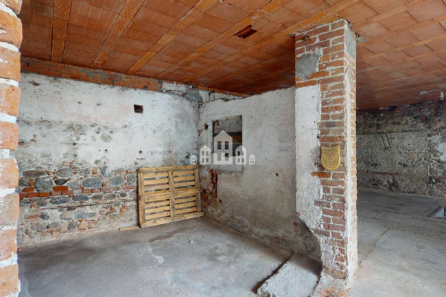 Half-duplex for sale in Lusigliè